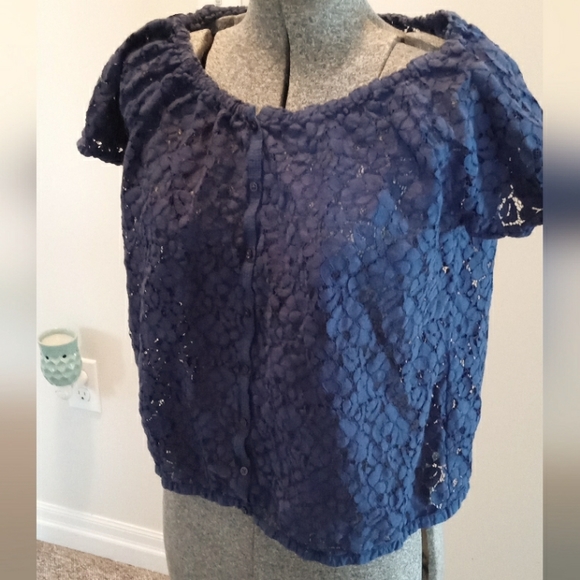 Pretty Joe Fresh Blouse - Picture 2 of 6